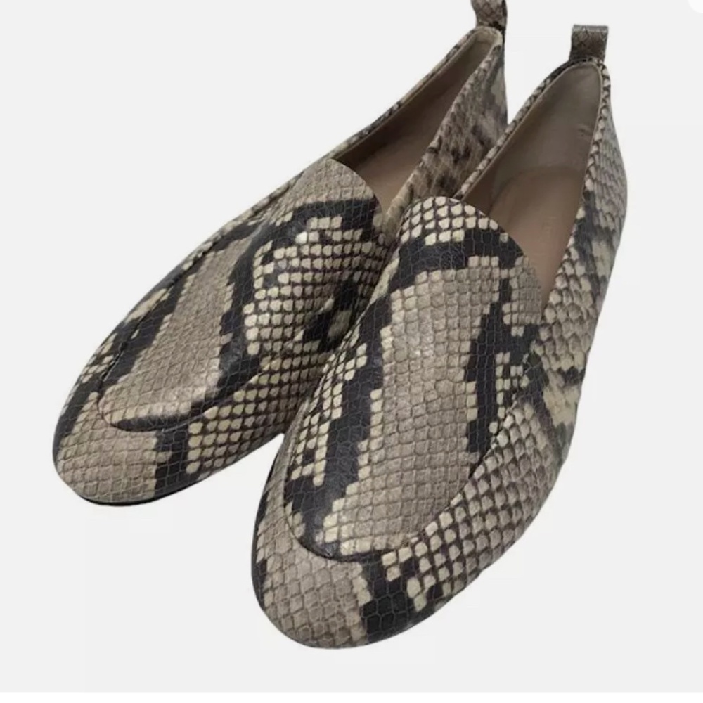 Banana Republic snake loafer size 6 womens